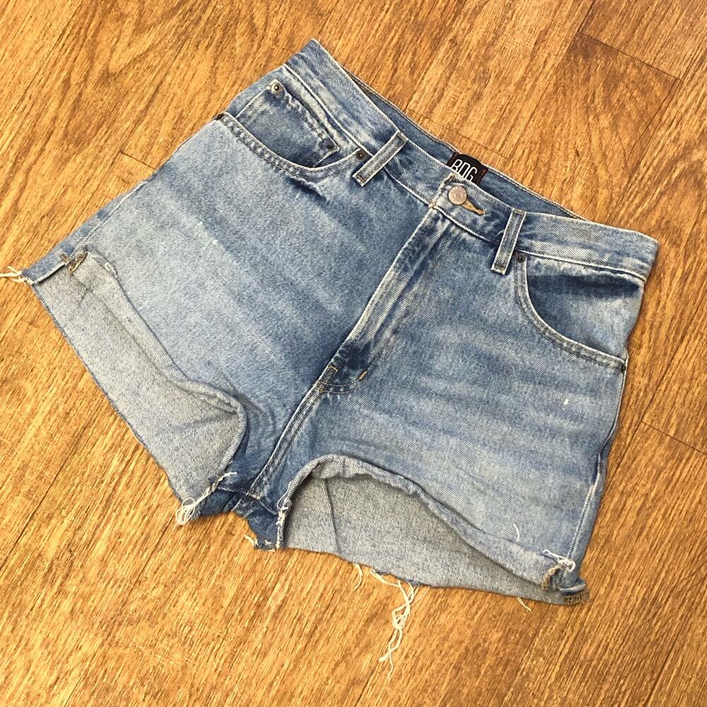 BDG Urban Outfitters Girlfriend High Rise Denim Blue Jean Shorts Hemline Size 27